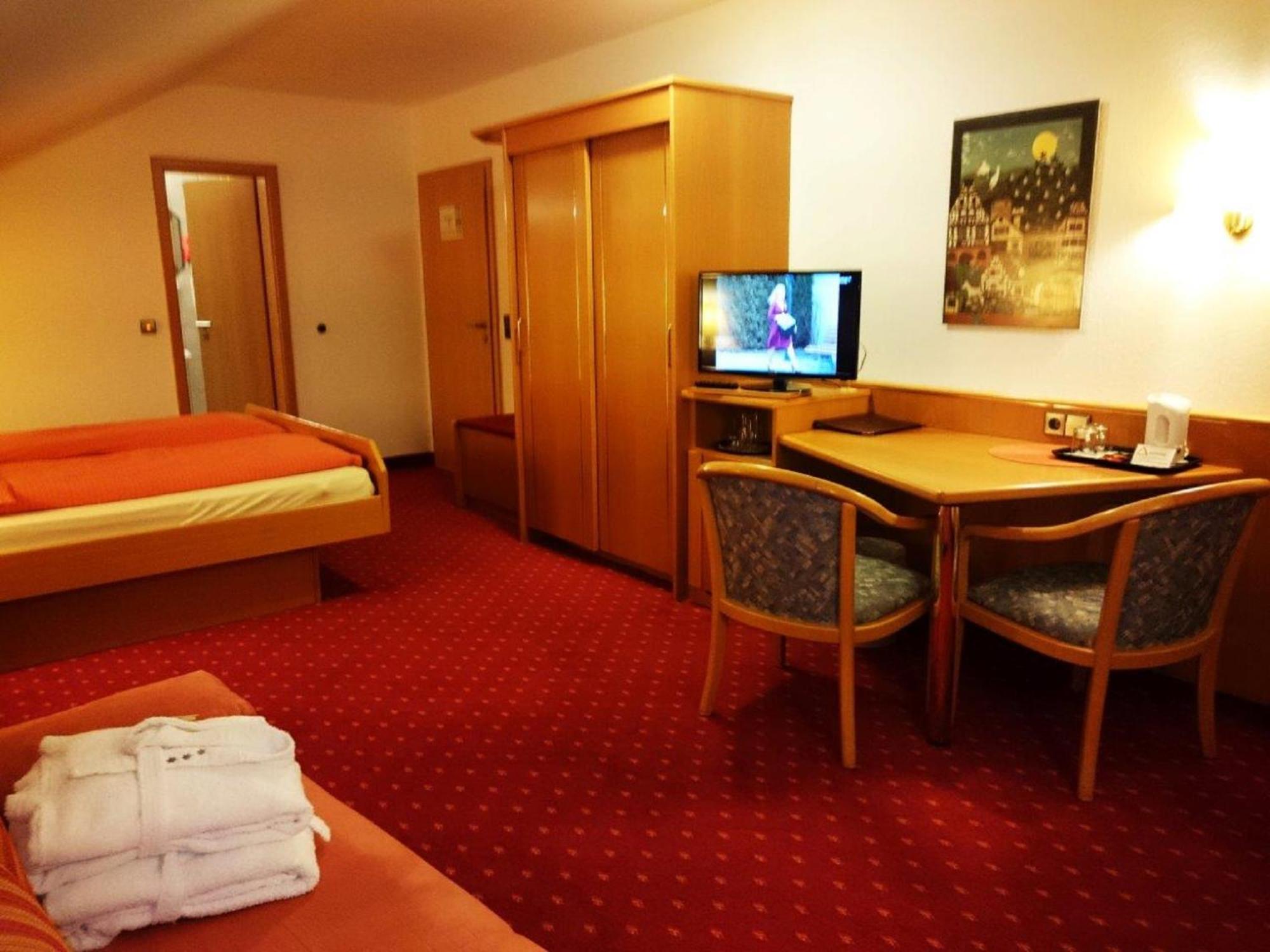Hotel Goldbaechel Wachenheim an der Weinstraße Eksteriør bilde